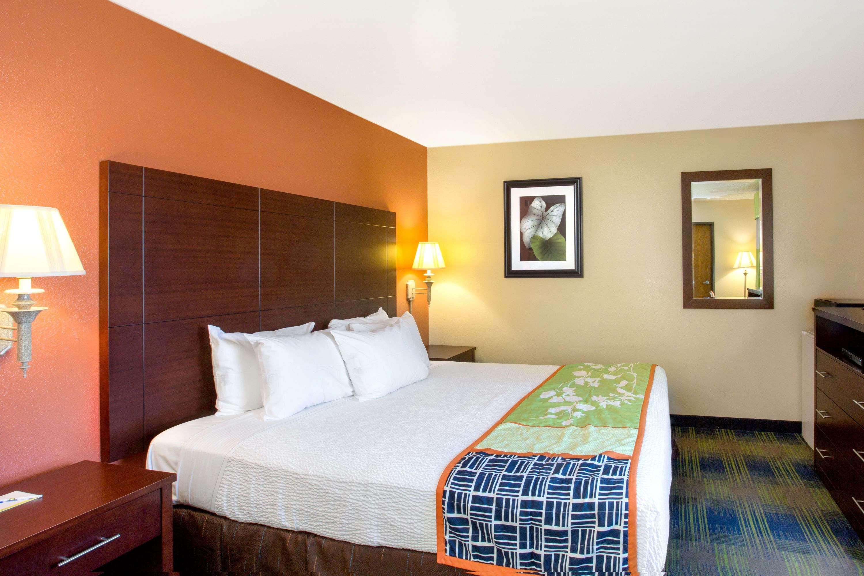 Days Inn By Wyndham Fremont Exteriör bild