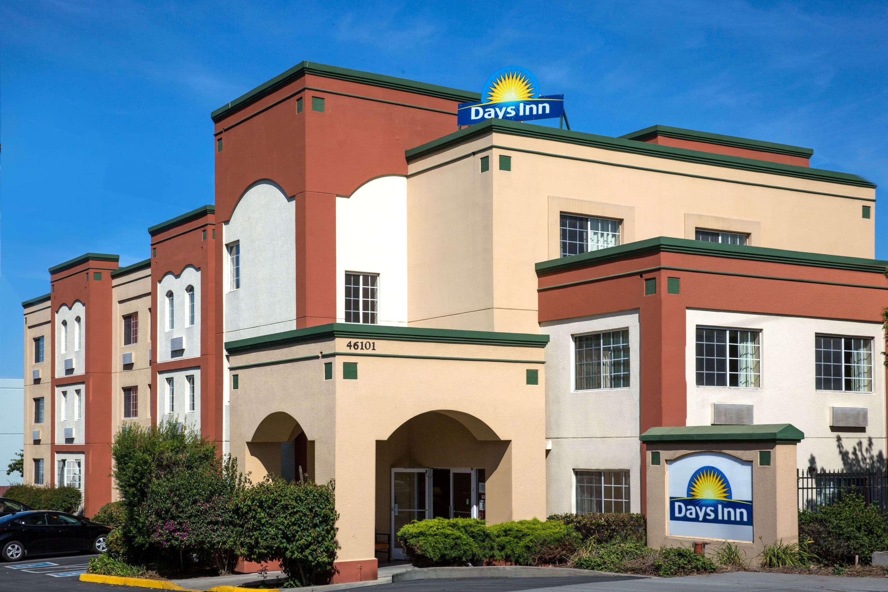 Days Inn By Wyndham Fremont Exteriör bild